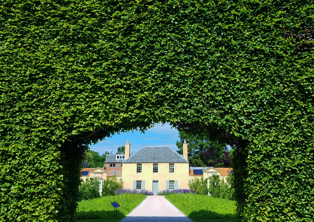 Englischer Garten, Cottage Garten, Hecke, Heckenbogen, Gartenhecke