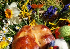 Osterblumen, Blumen zu Ostern, Narzissen, Tulpen, Hyazinthen, Krokus
