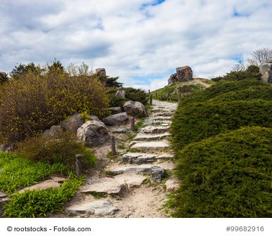 rustikaler Steingarten | © rootstocks - Fotolia.com
