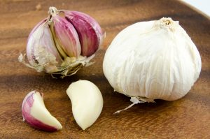 Knoblauch, Allium sativum, Knoblauchzehe, Knoblauchzehen