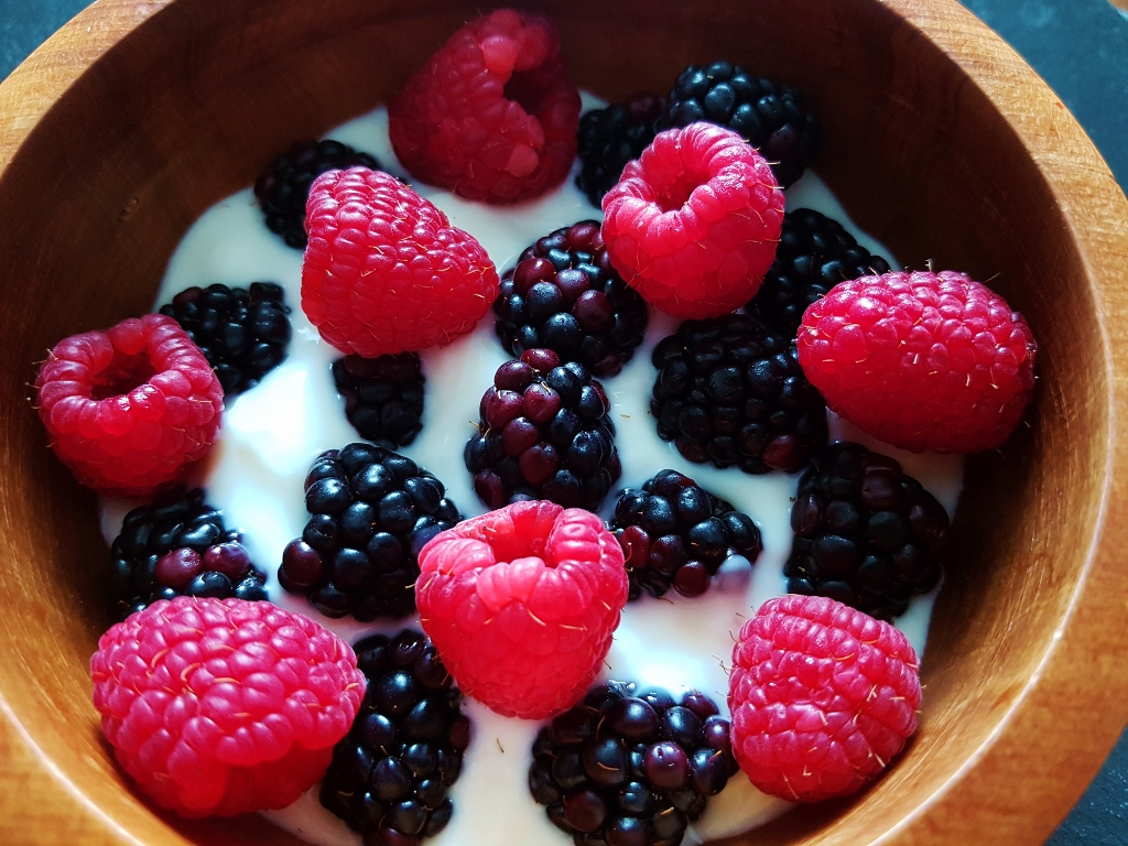 Brombeere, Brombeeren, Rubus sectio Rubus, Bromberjoghurt, Himbeerjoghurt, Himbeere, Himbeeren, Rubus idaeus