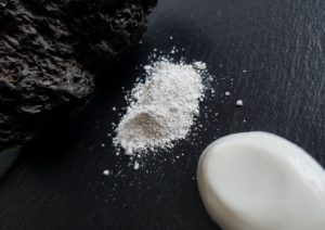 Kieselerde, Kieselsäure, Silica, Silicium, Silizium, Mineralstoffe, Naturkosmetik, Gesichtspflege, Hautpflege, Haarpflege, Gesichtsmaske, Haarmaske
