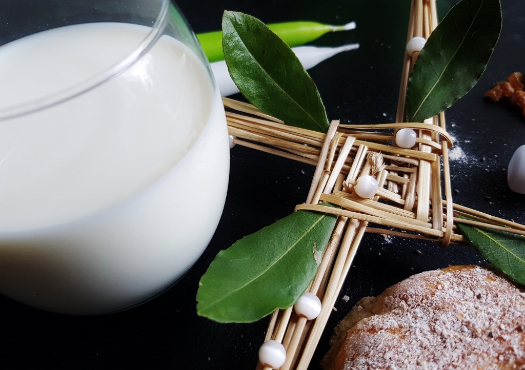 Imbolc, Brigid's Cross, Milch