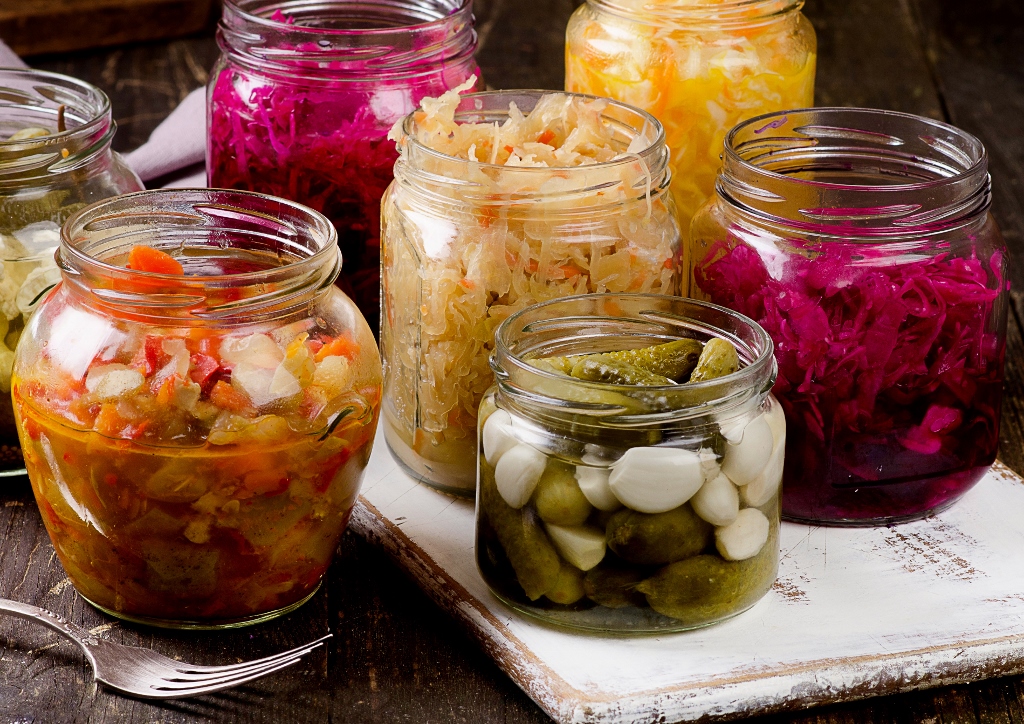 Probiotika, pflanzliche Probiotika, Probiotikum, fermentierte Lebensmittel, vegan, probiotisch, probiotische Lebensmittel, Kimchi, Asia-Gemüse, Sauerkraut, Essiggurken, Blaukraut, Knoblauch
