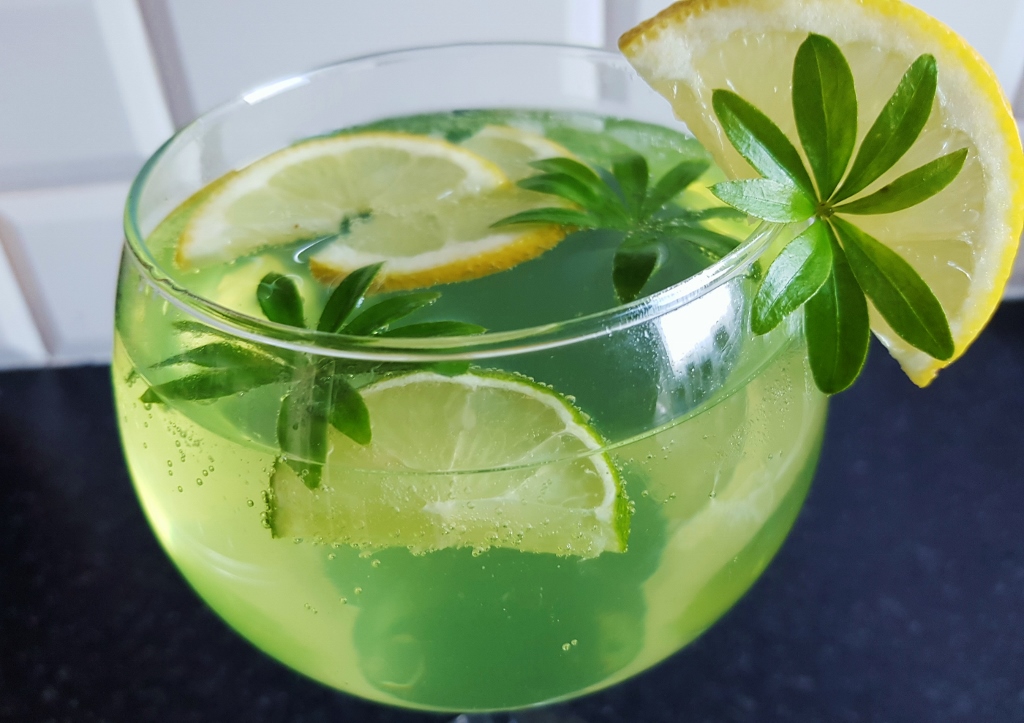 Maibowle, Maiwein, Rezept für Maibowle, Waldmeister