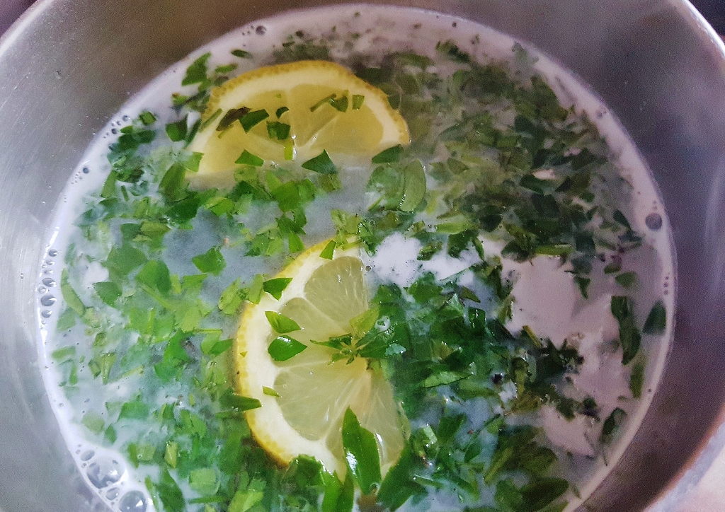 Waldmeister Sirup, angesetzter Waldmeistersirup