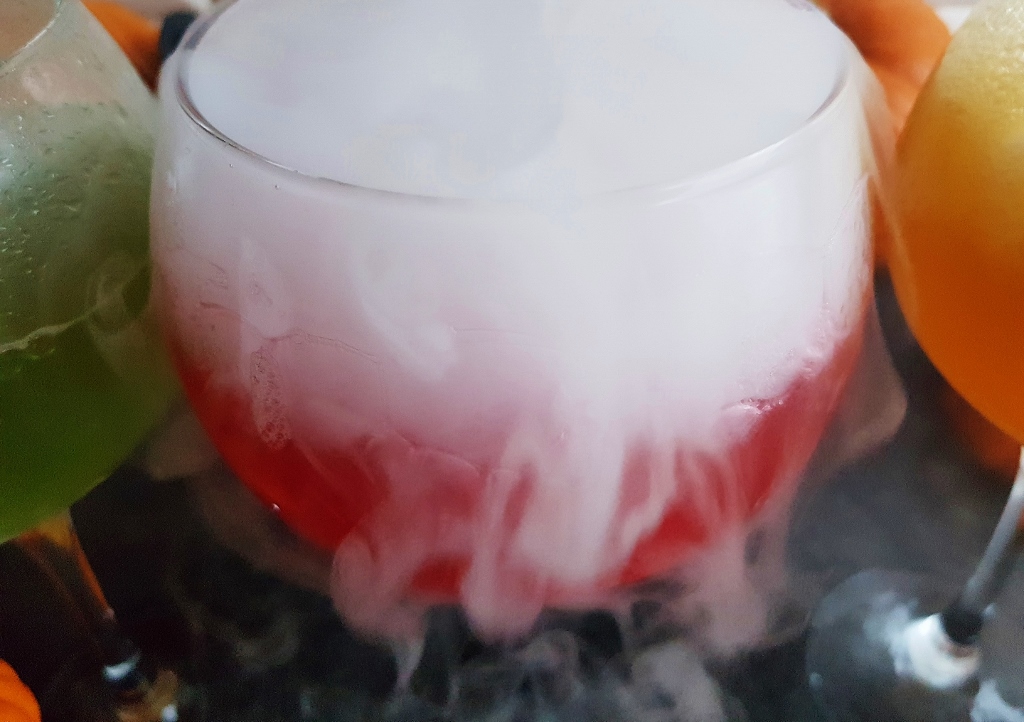 Halloween-Rezepte, Halloween-Cocktails, Siedendes Blut, Blutbowle