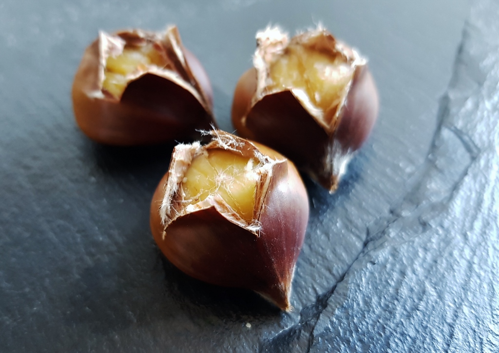 Maronen, Maroni, heiße Maronen, Esskastanien, Kastanie, Edelkastanie