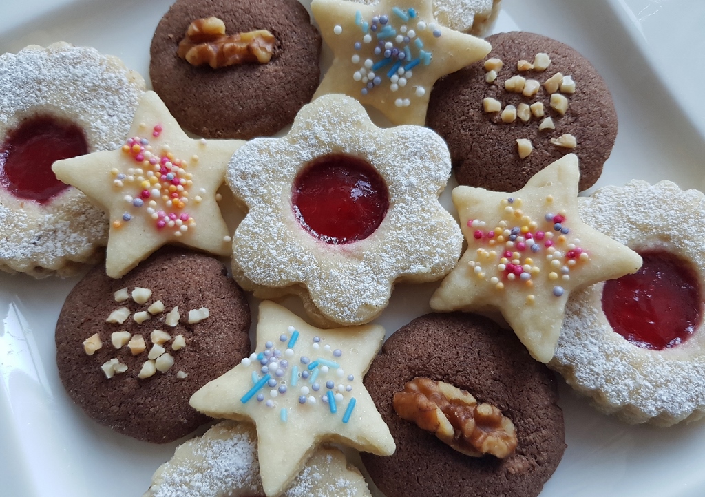 nachhaltige Weihnachtsgeschenke, ökologische Weihnachten, nachhaltiges Weihnachtsfest, grüne Geschenkideen, Plätzchenteller, Plätzchen