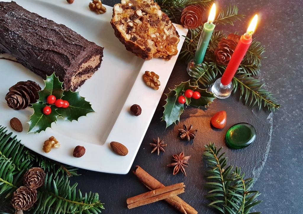 Jul, Julfest, Wintersonnwende, Yule, Yule Log, Farben, Heilsteine, Kräuter, Bräuche