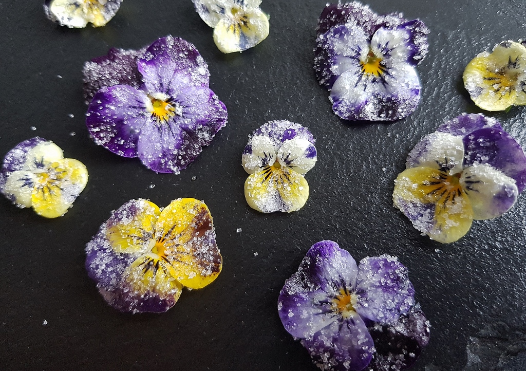 Kandierte Blüten, Veilchen, Stiefmütterchen, essbare Blumen-Deko