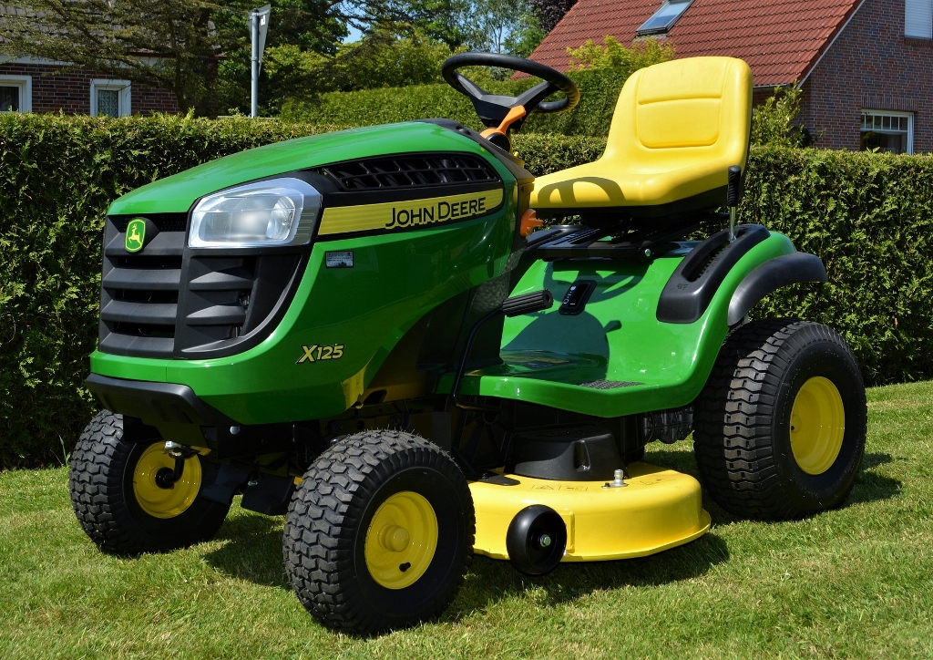 Rasenmäher, Rasenmähen, Mähtraktor, Aufsitzmäher, Mähfahrzeug