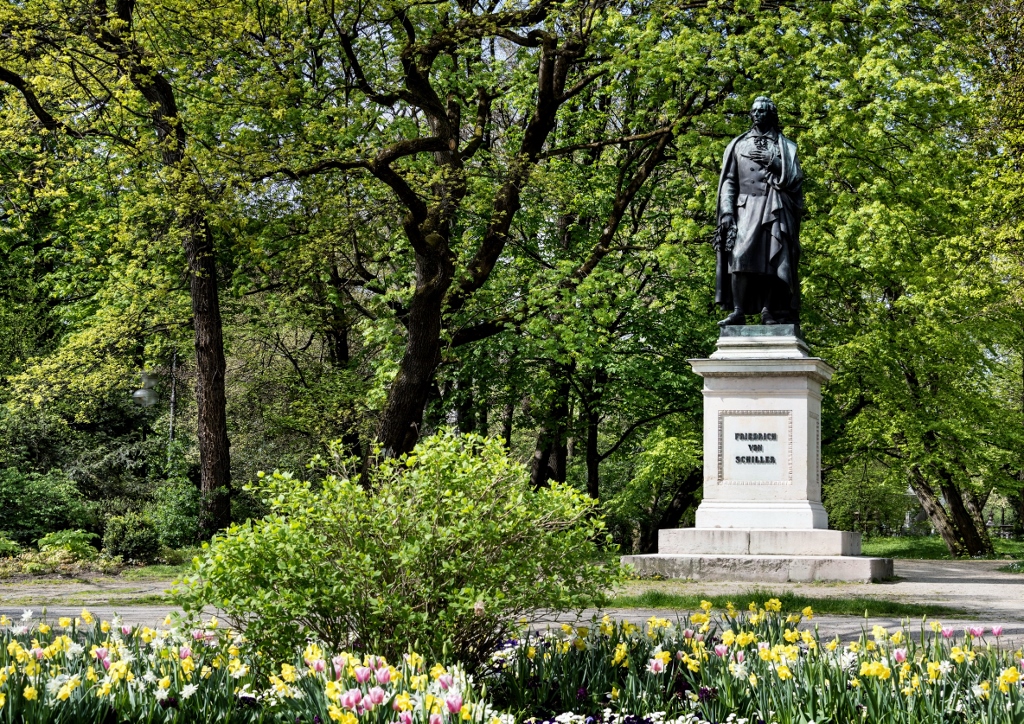 Naturhochzeit in München, Dichtergarten, Friedrich Schiller Denkmal