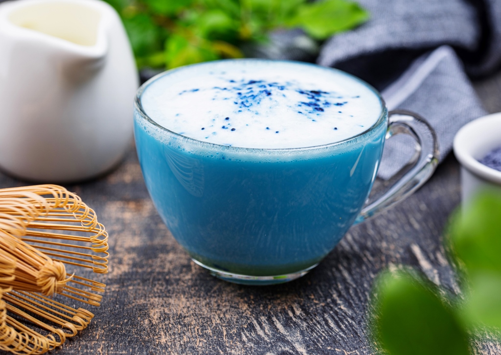 Blue Matcha, Blue Latte, Spirulina, Anchan, Schmetterlingserbsenblüten, Tee