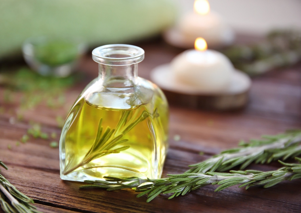 Rosmarinöl, ätherisches Öl, Aromatherapie, Wirkung